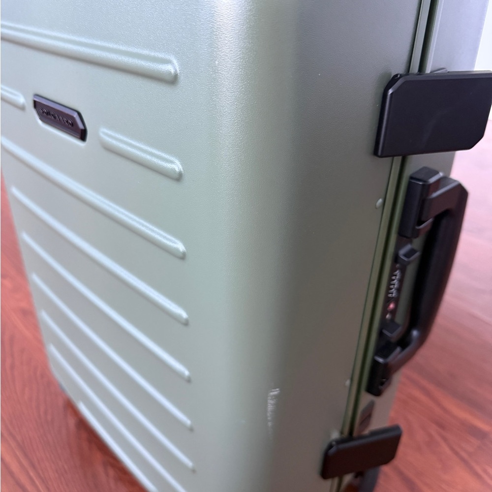 Samsonite Olive Hardshell Luggage Carry on - Picture 2 of 8